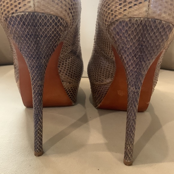 Charles David taupe iridescent platform pump. Style is Regal. Size 9. - Picture 7 of 10